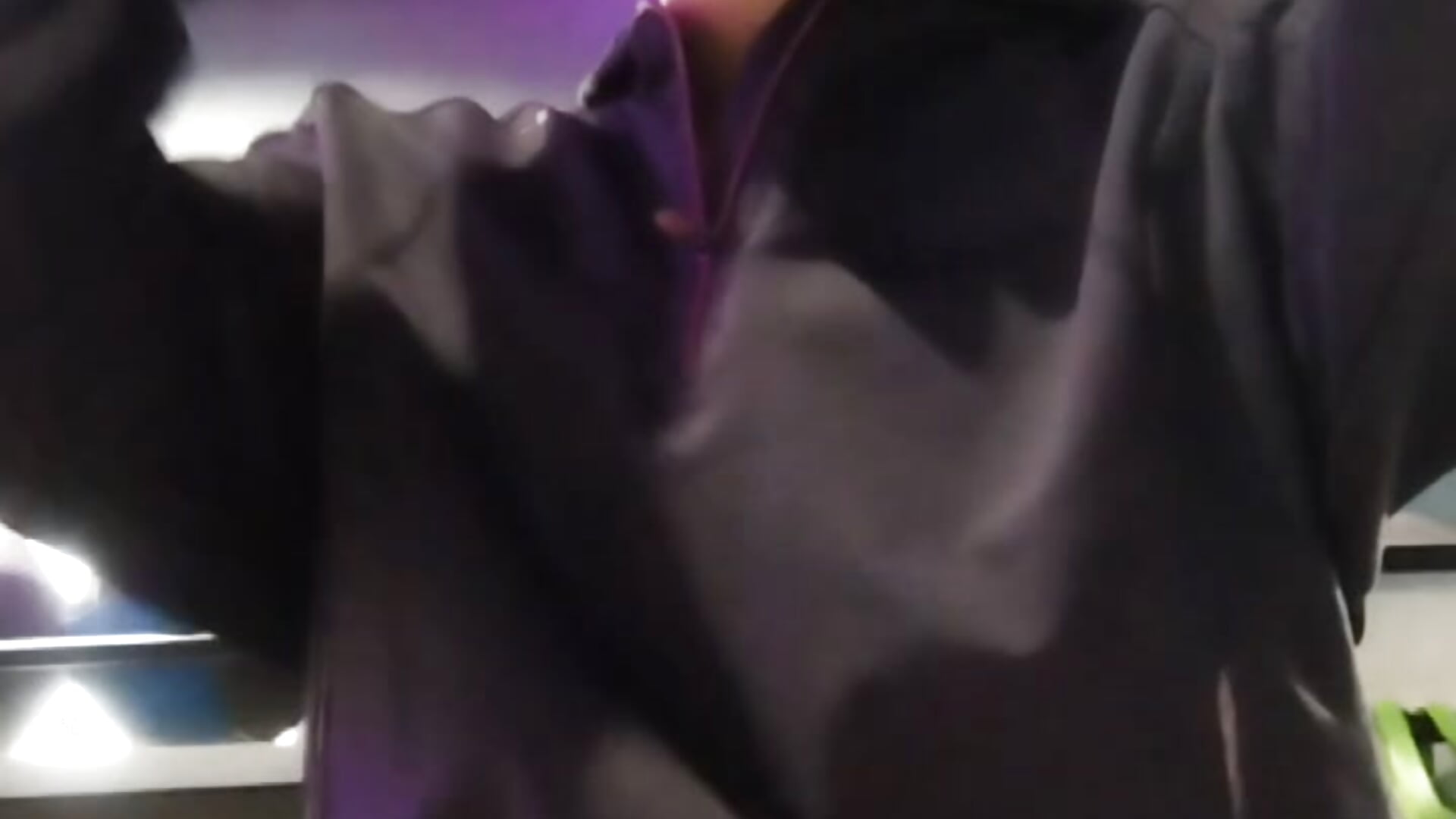 who's in the hall again? I) - vidéo de LillySvon