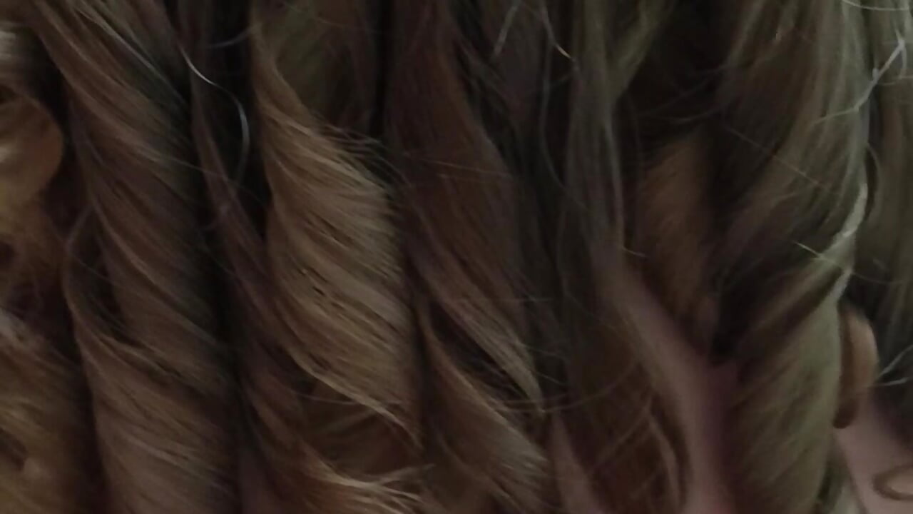 Curly hairstyle - video by l4dyc4pricorn76 cam model