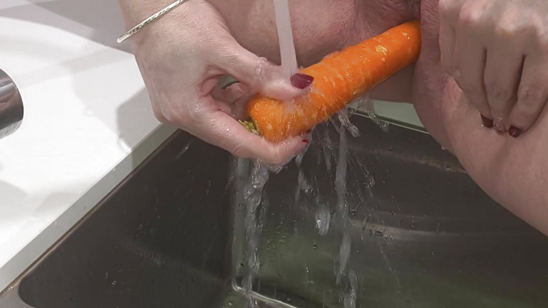 Kinky Carrot  Squirting