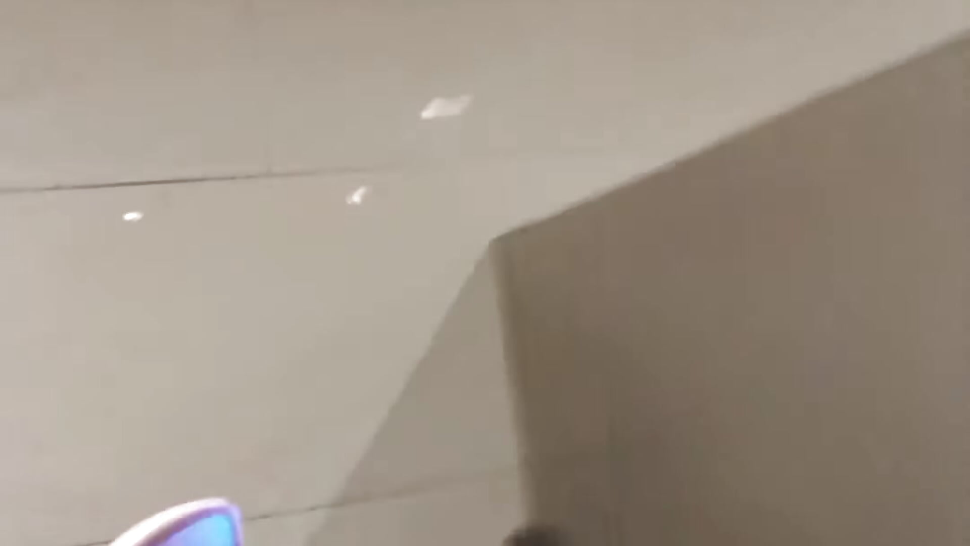 Flash Tits In shopping center bath - video by MerryyMendez cam model