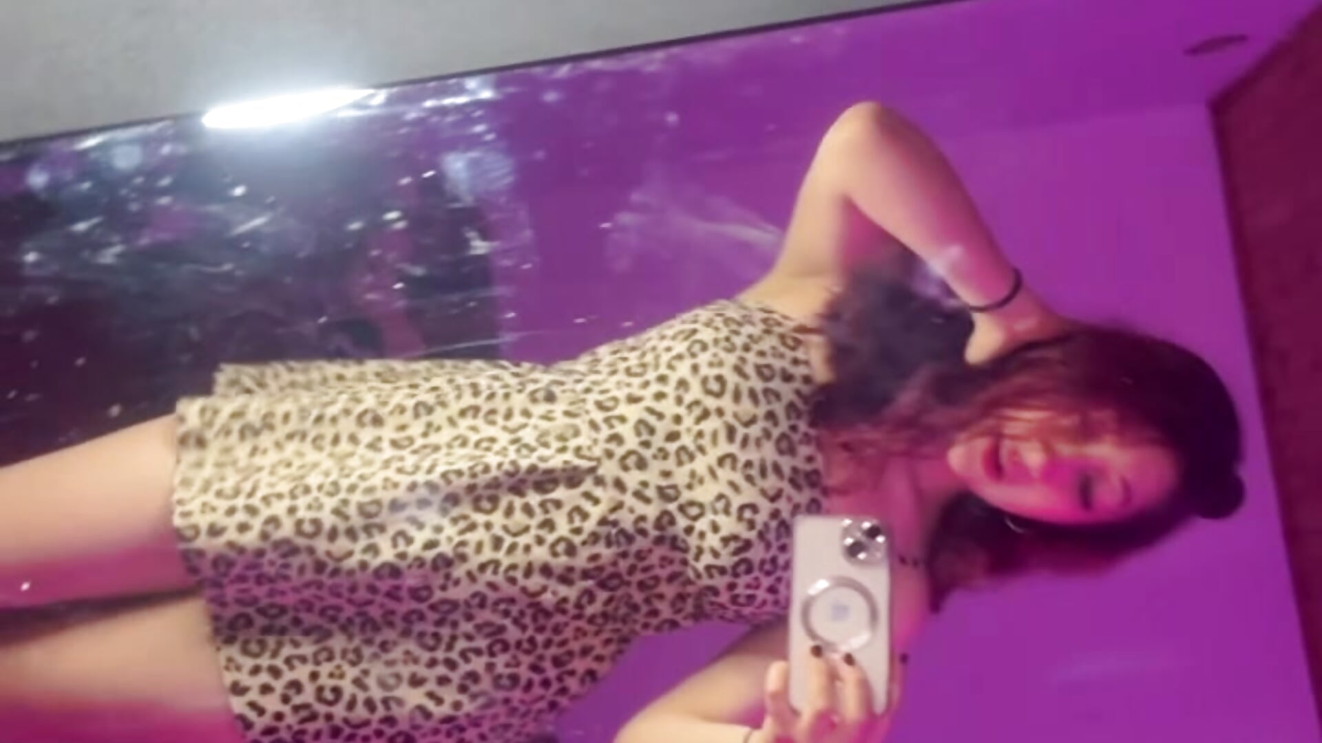 ;) - βίντεο μοντέλου liin_rose