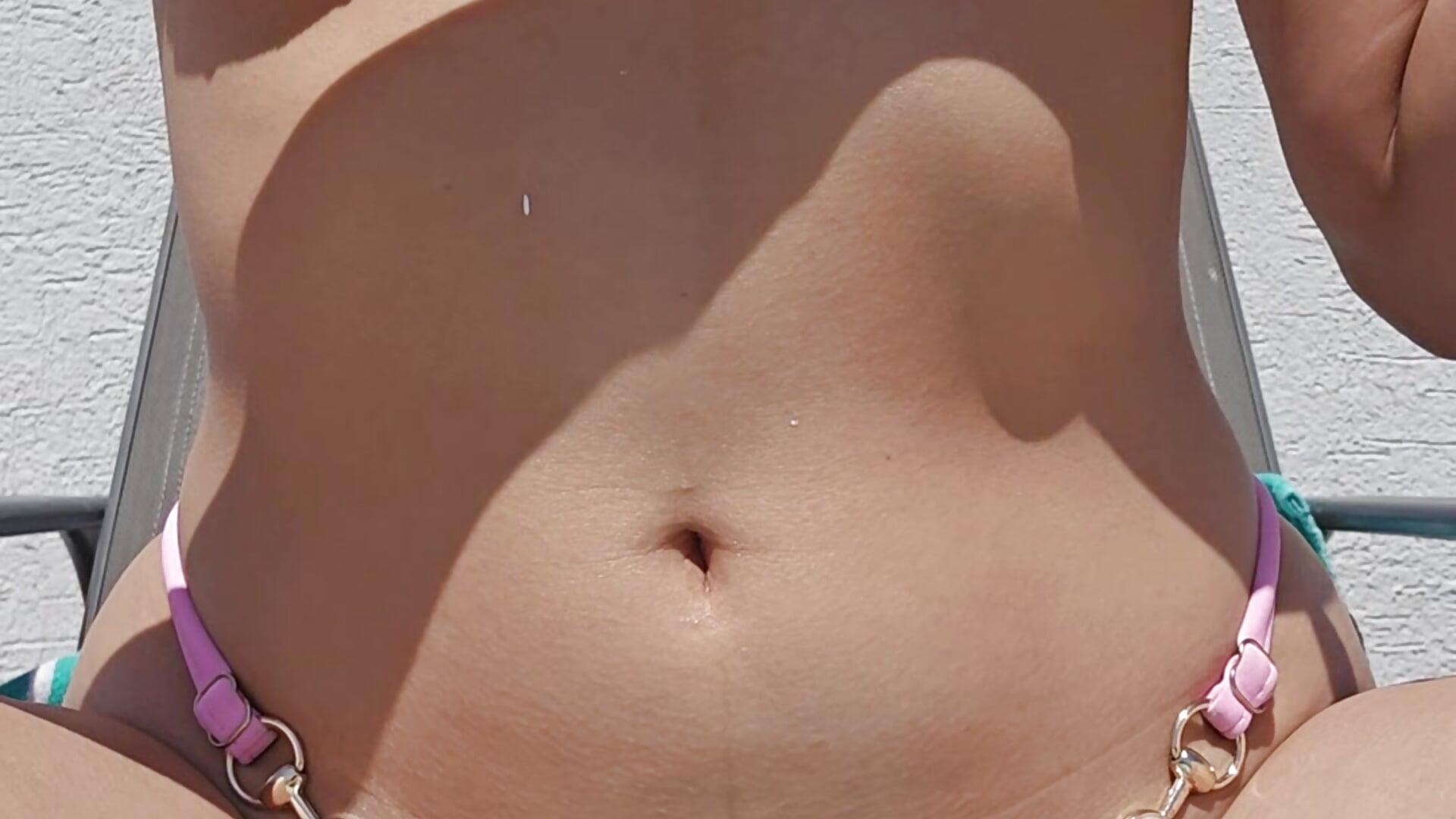 Can you help me with sunscreen? - video di Liarmosca21 modella di cam