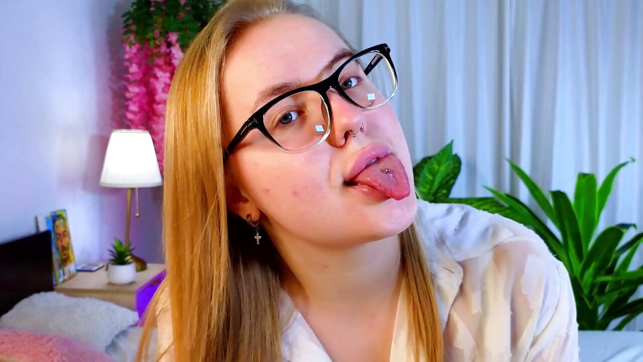 piercing - video by JudithWilson cam model