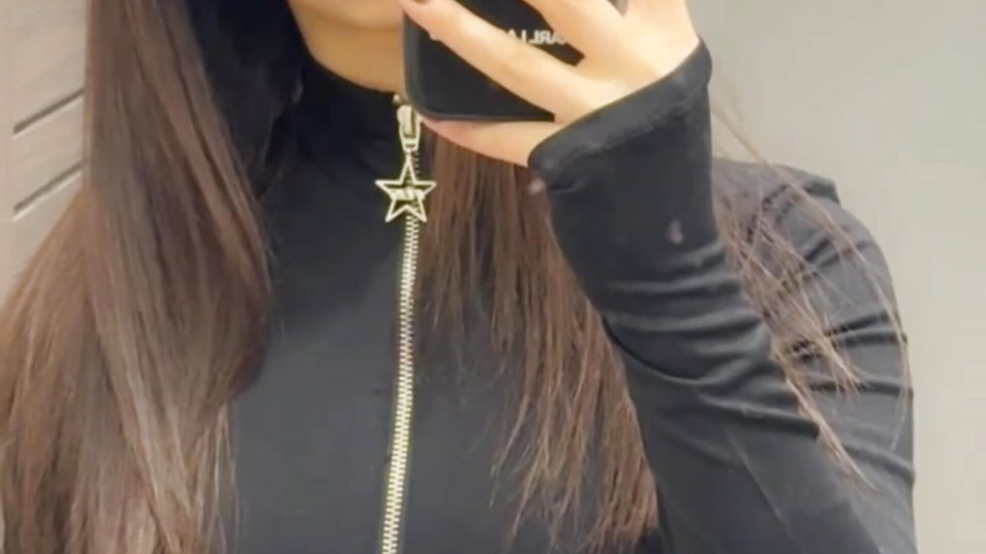 Black zipper - video by LinaMour cam model