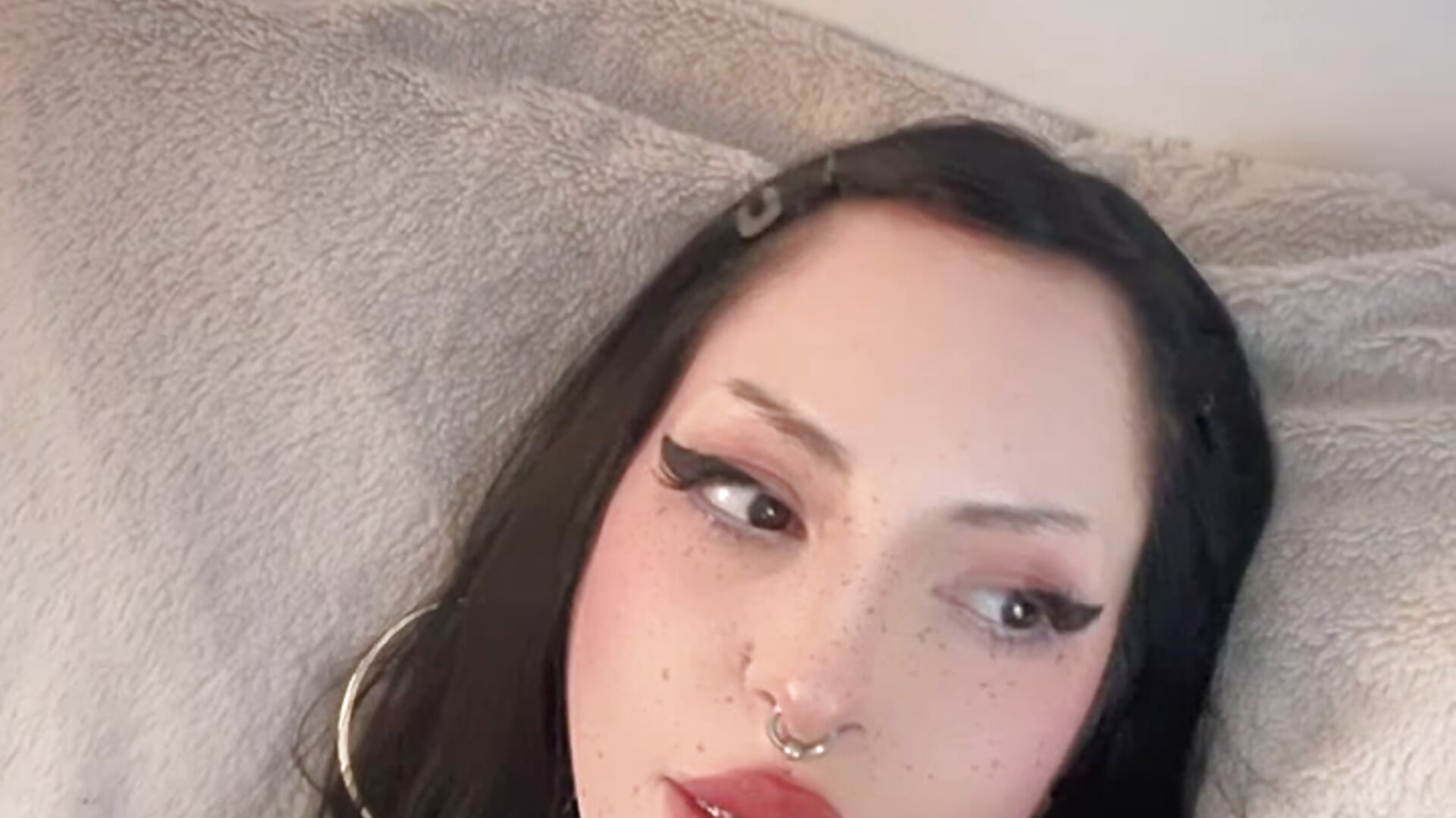 just me - video by obsesiondarketa cam model