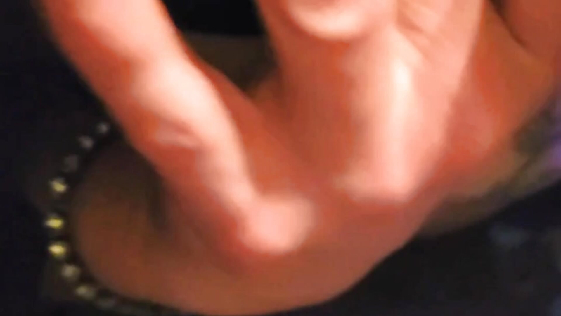 Two fingers - video by dirtylittlelisa cam model