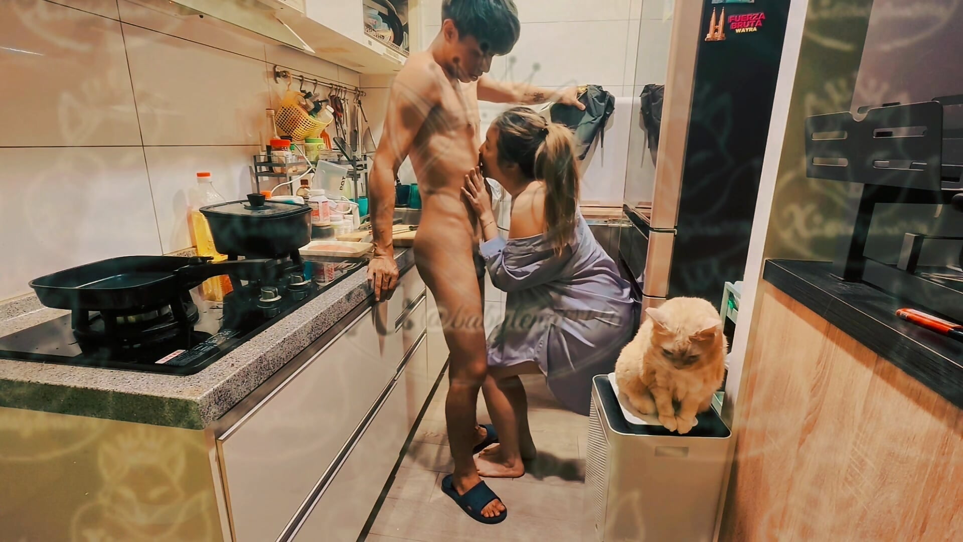 在廚房挑逗結果最後被抓去幹🥵 - video by tw_feibaby cam model