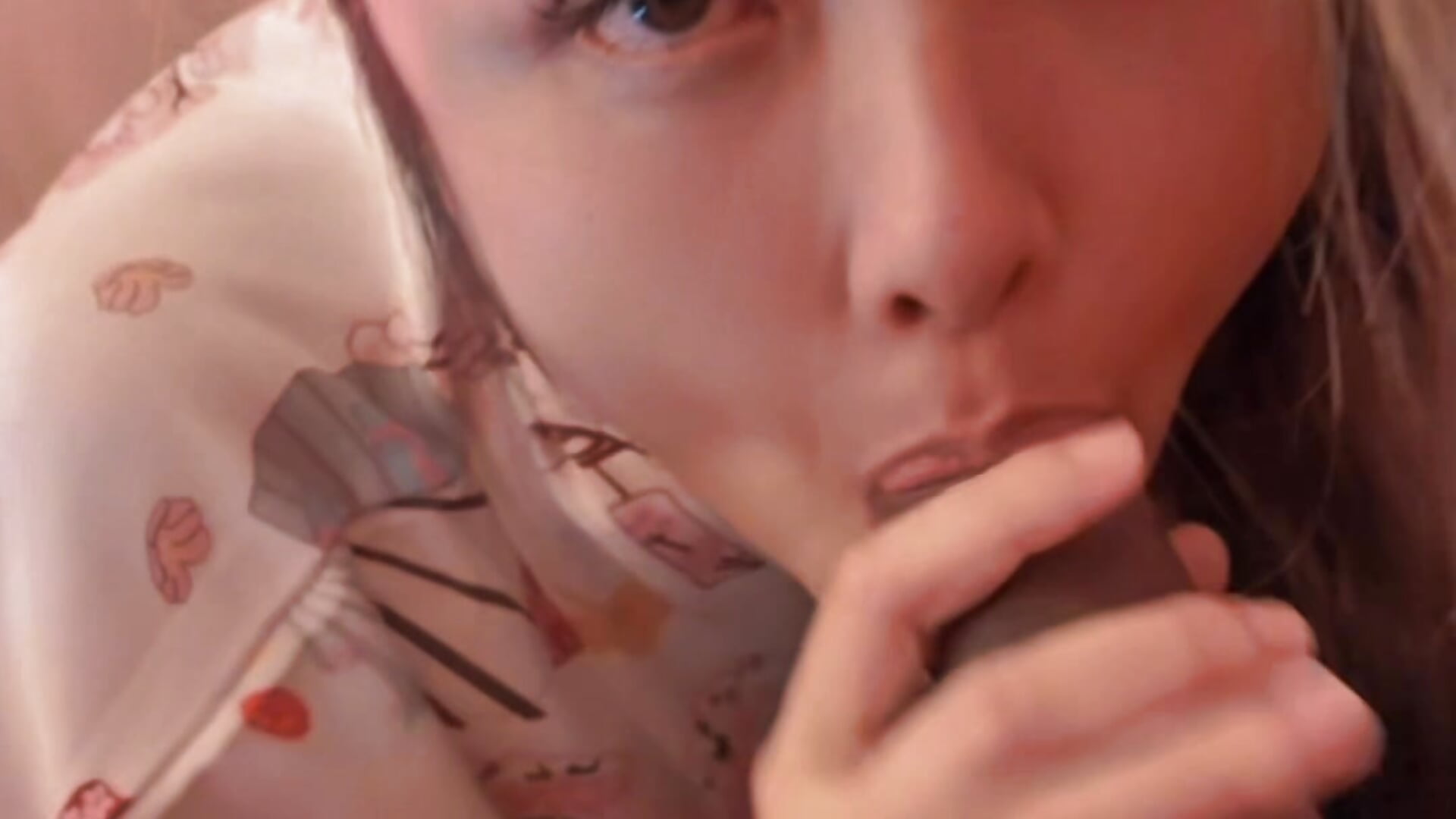 嘴巴總是被塞滿滿的🥵 - vídeo de la modelo de cam tw_feibaby