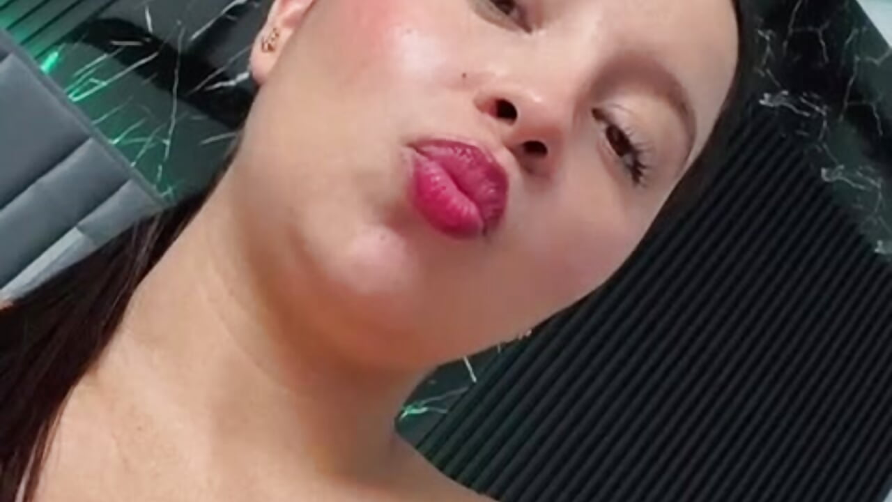 Kiss for Thalia 😘 - video by Thaliaa_Bdsm cam model