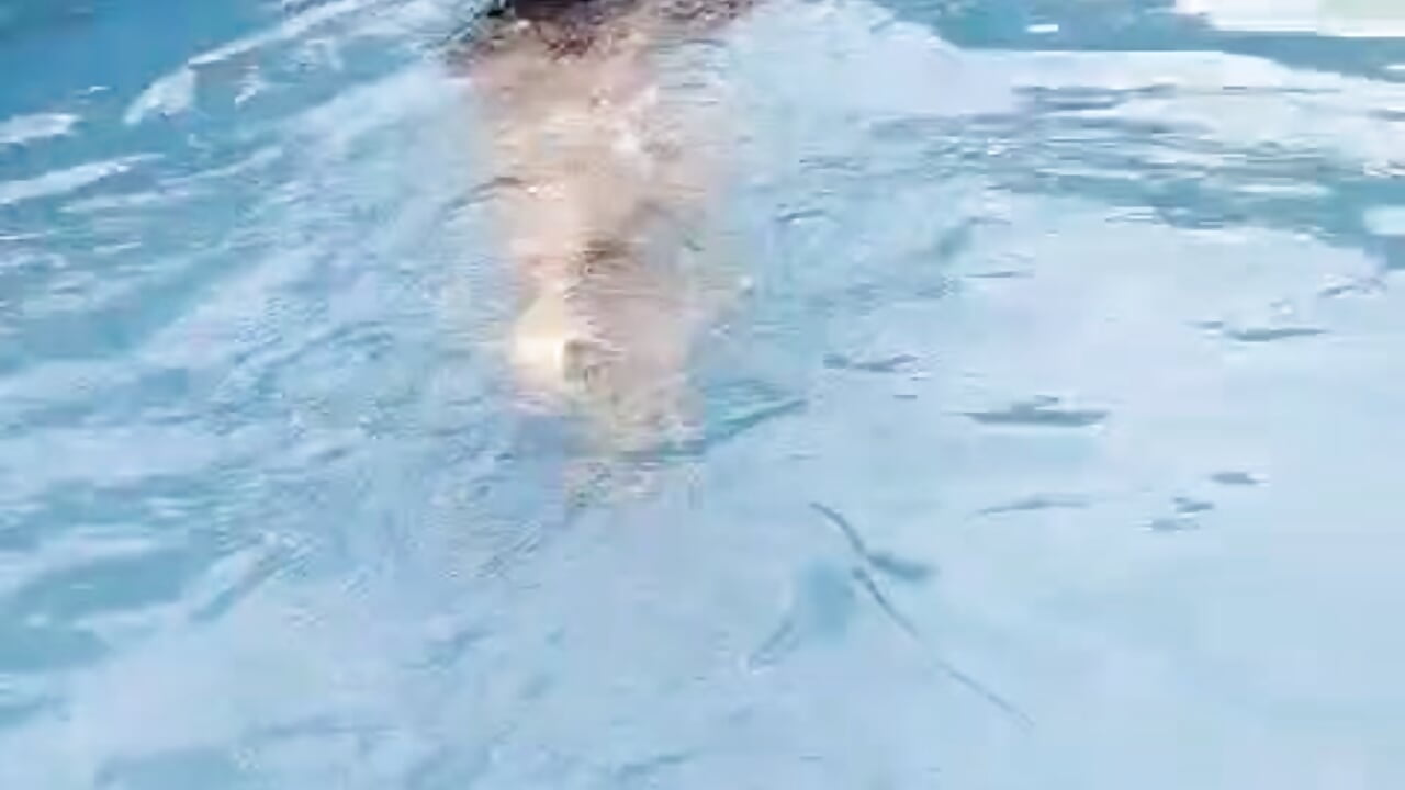 Delicious pool - video by Layla_fontainex_x cam model