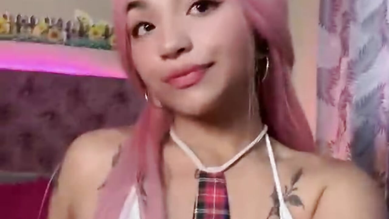 Your cute girl is back and naughtier than ever—do you like my pink hair? – video od webkamerové modelky Manelyk_evanss_