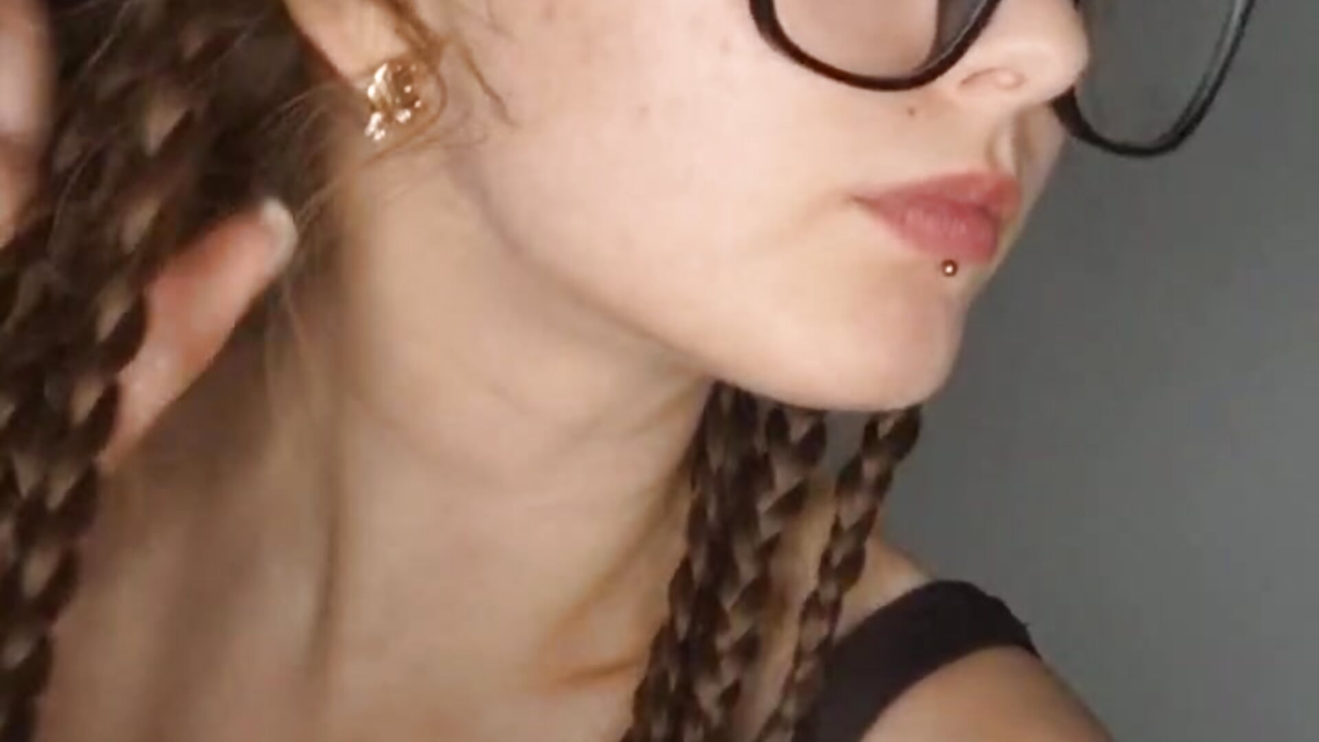 Between light and shadow - video di DongMolt modella di cam