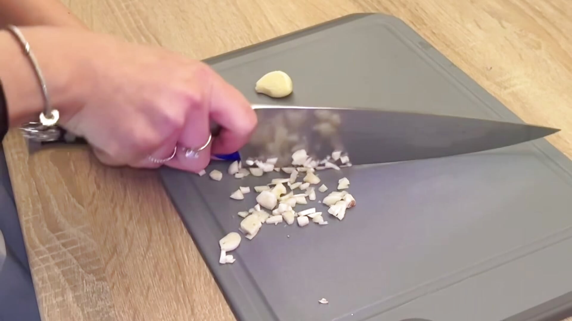 I’m having dinner and getting ready to join stream 🥰❤️ - video oleh model kamera Leri_Star