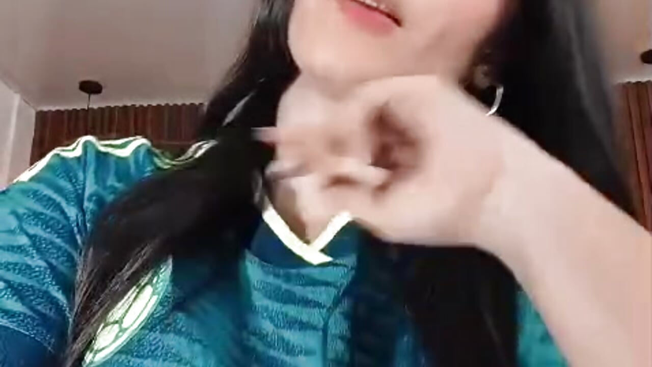Beautiful and hot Latina - video by ladymercury1 cam model