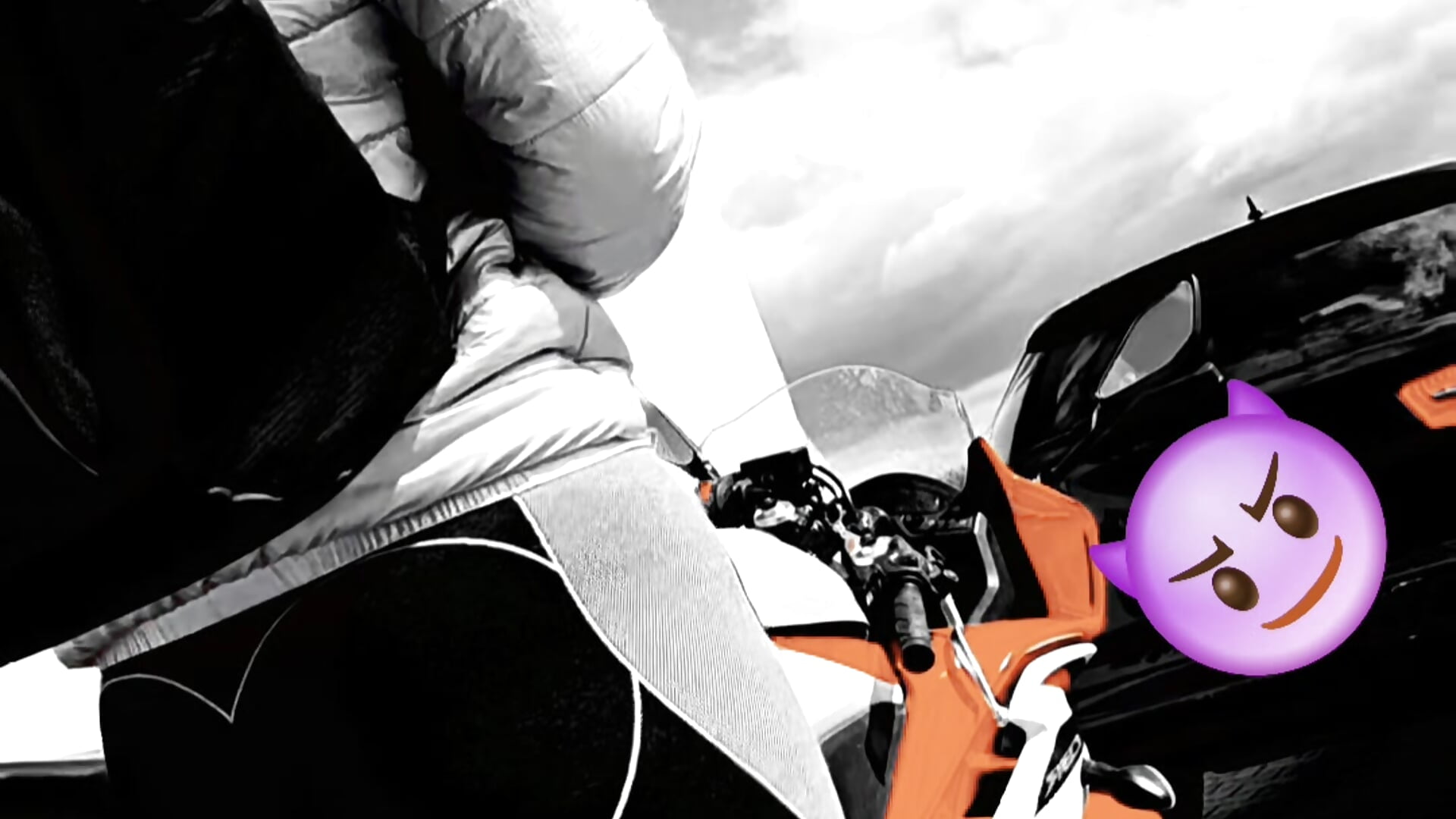 Lady Rojo 600ccm 🏍️ - video by NikkyRider cam model