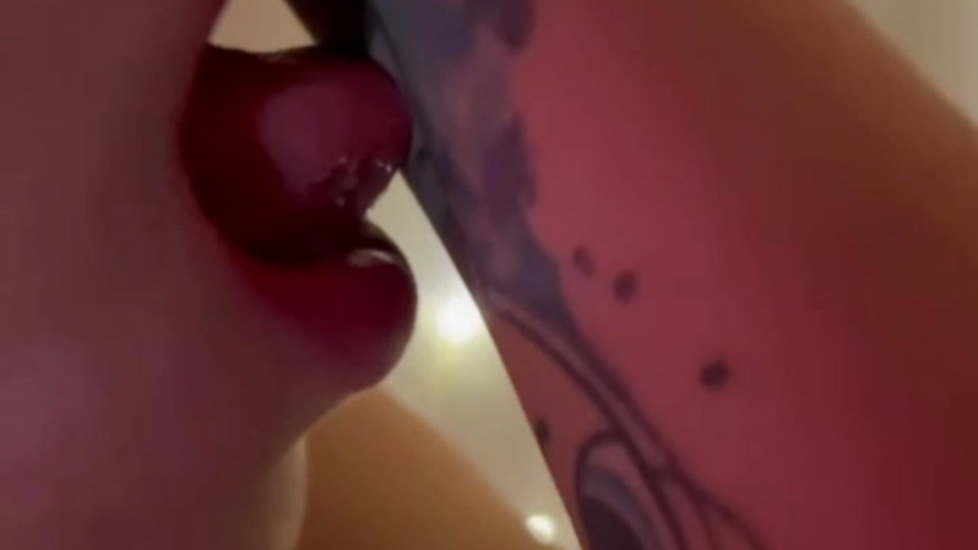 Te gustan los tatuajes tiernos? 🌸🤭 - فيديو من Yourrmuse_ موديل الكام