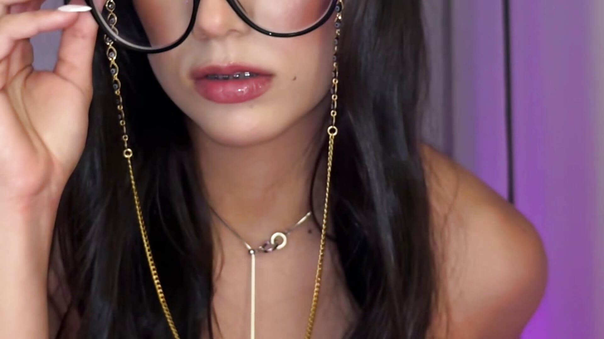 copy_9C32C643-F808-4143-BE47-8872239B71CD - clip cu Vahl_- model videochat