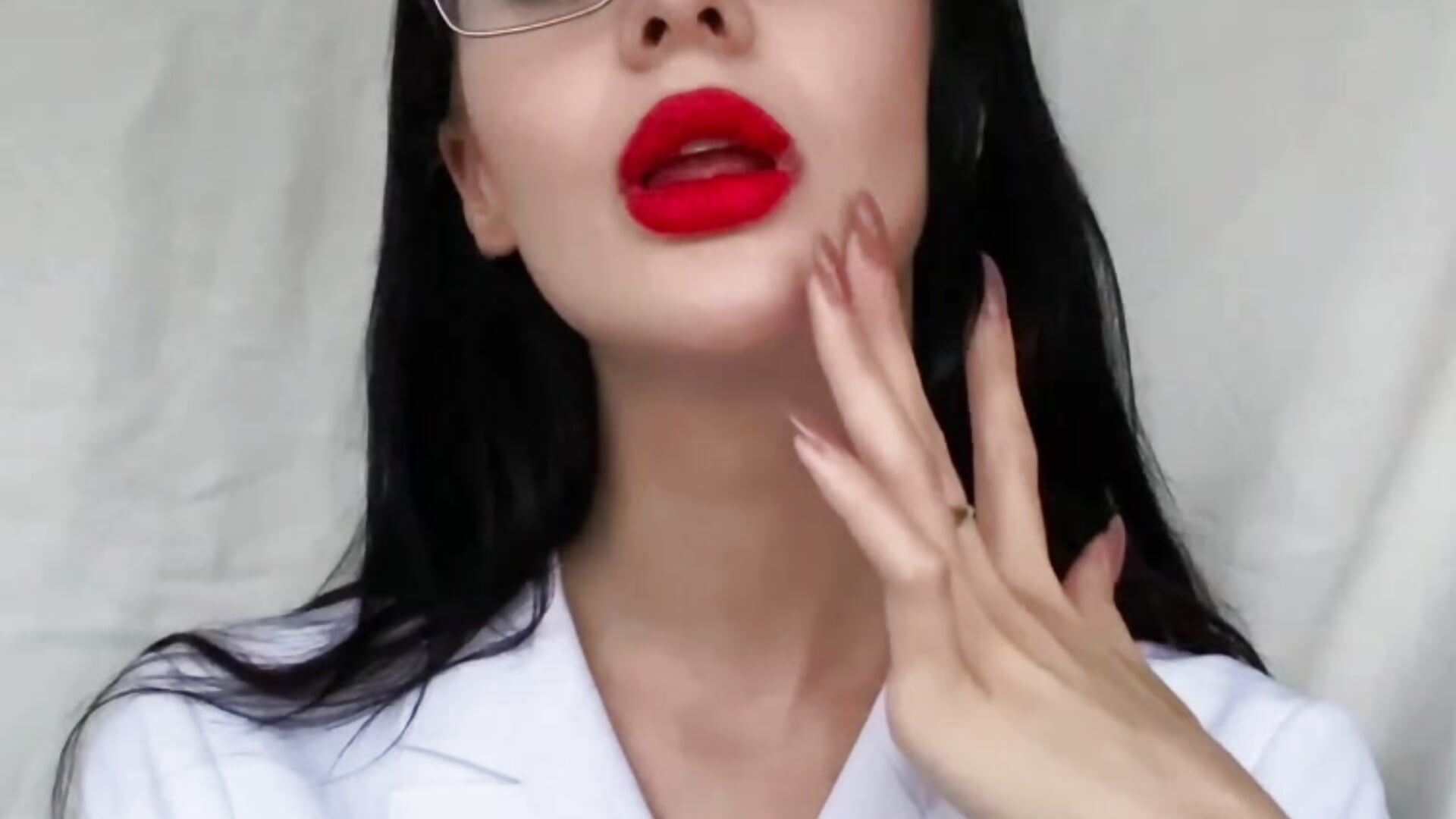 serious lady😉 - video by Just_Melissa cam model