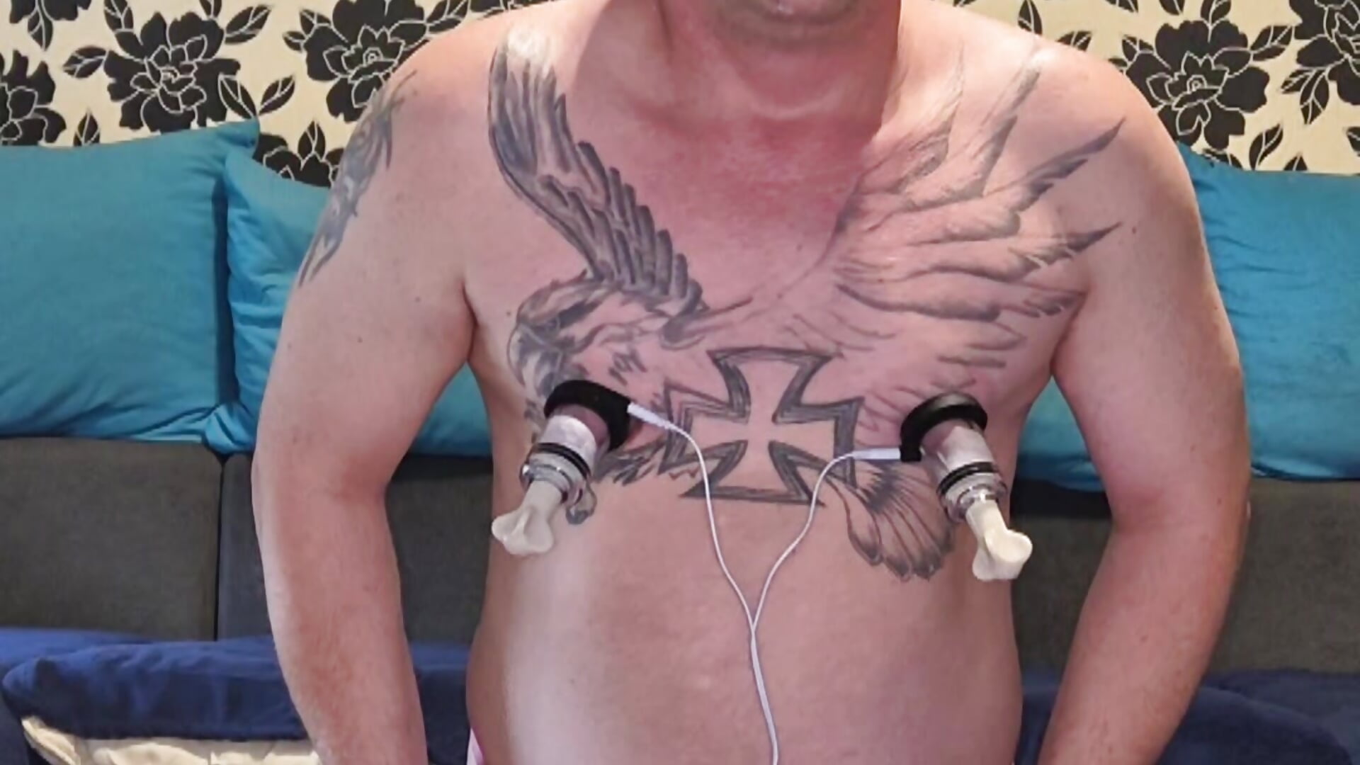 Komplett unter Strom und Nippelfolter! KG Sklave - فيديو من Sklave-Sille موديل الكام