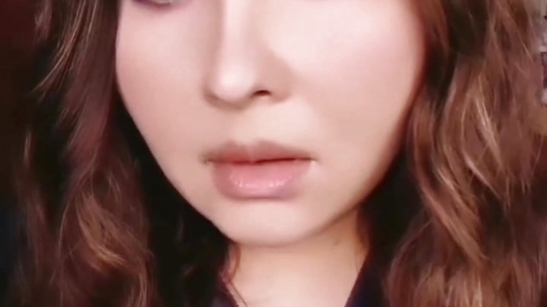 When a man asks-  Do you want me to show you something.mp4 - video by Vaessira cam model