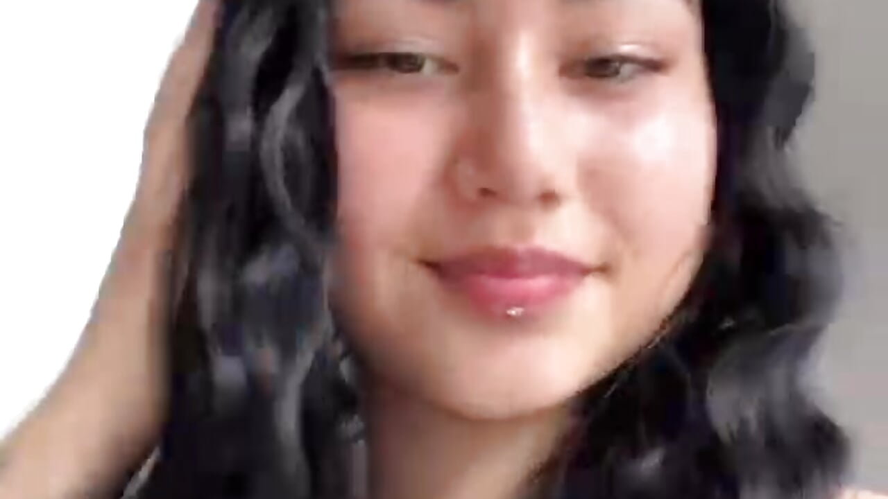 WhatsApp Video 2026-09-22 at 3,59,55 AM - vidéo du modèle de showcams FREIYA