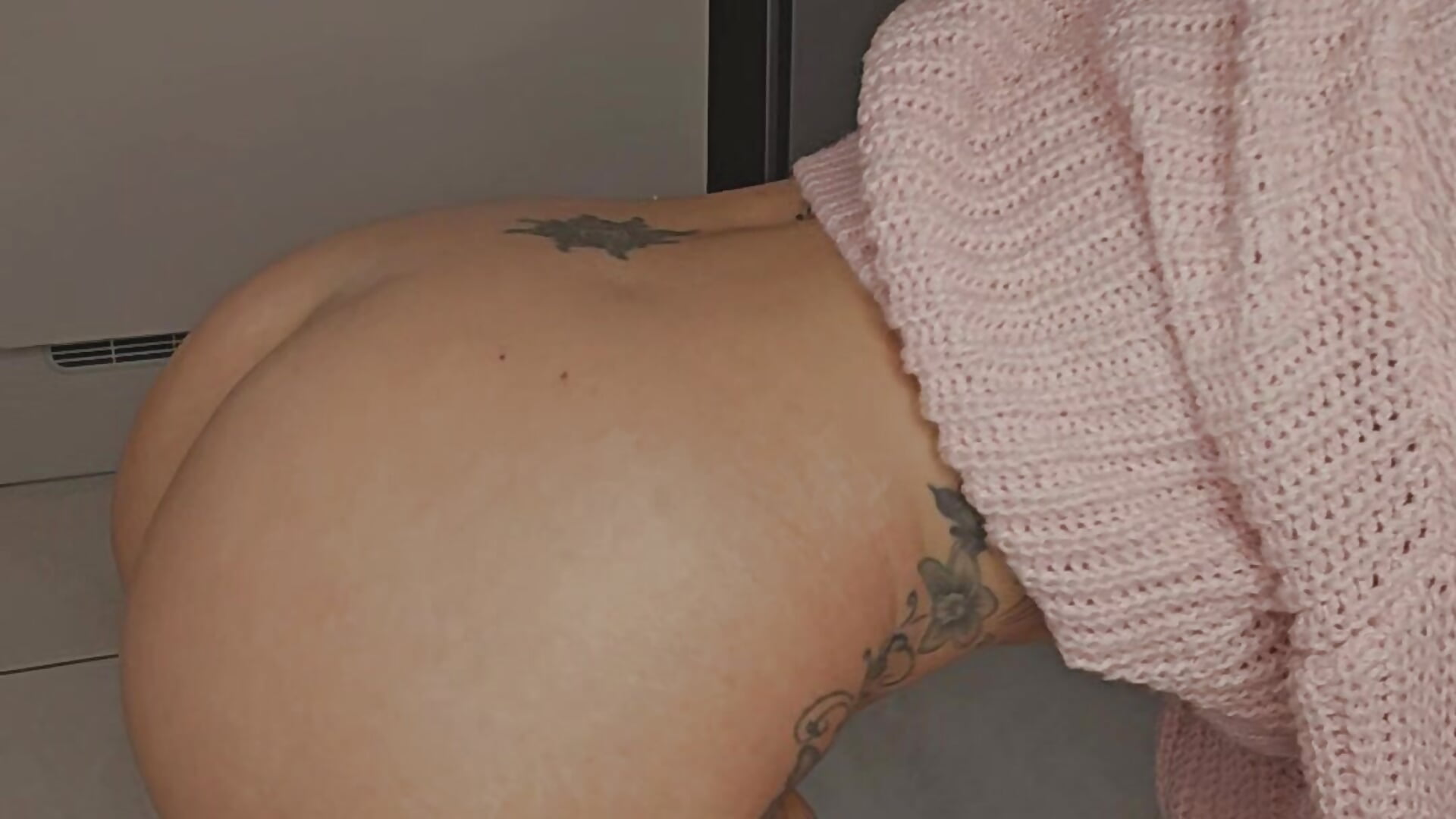 Grind on me Dee 🍑😈 - video của người mẫu cam DeliciousDeeX