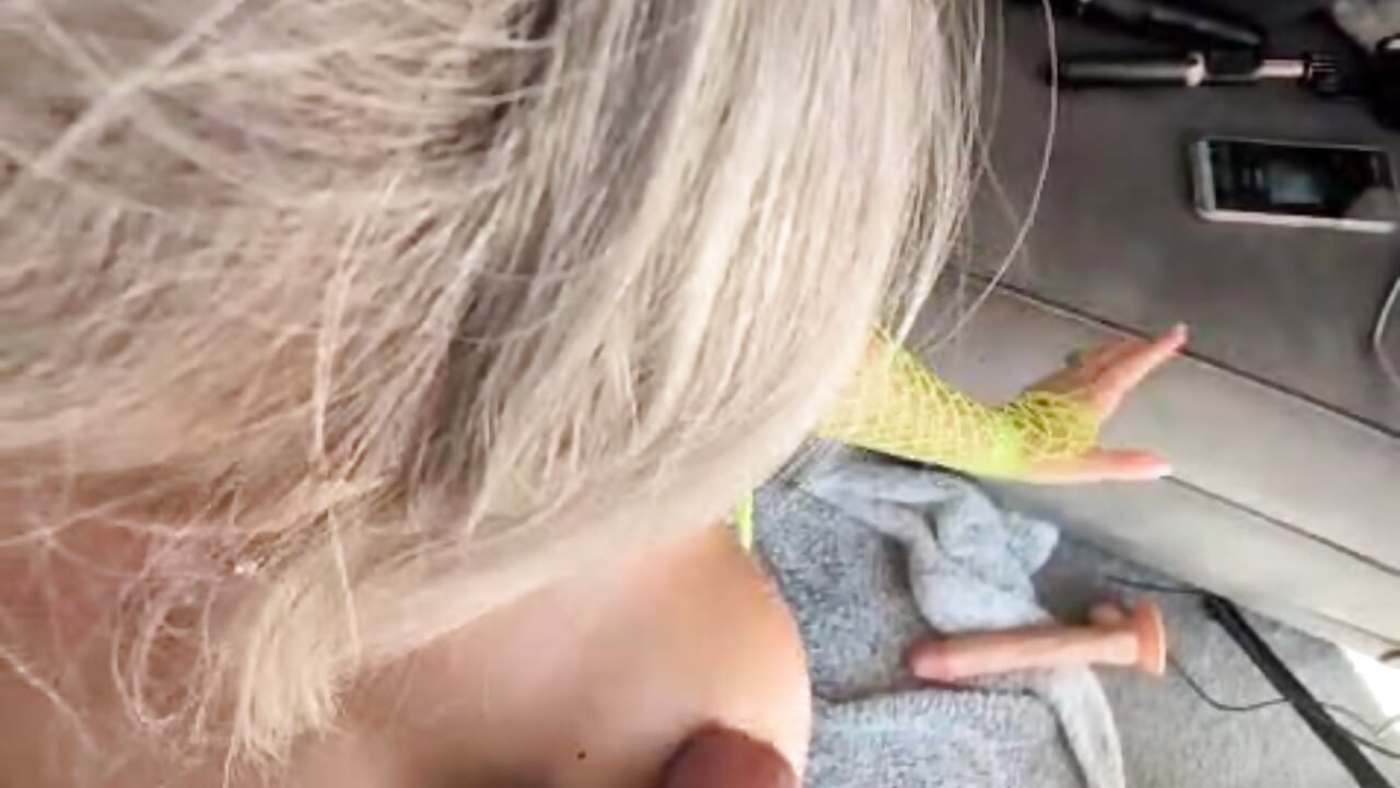 Suck that cock Dee 🍆 - video của người mẫu cam DeliciousDeeX