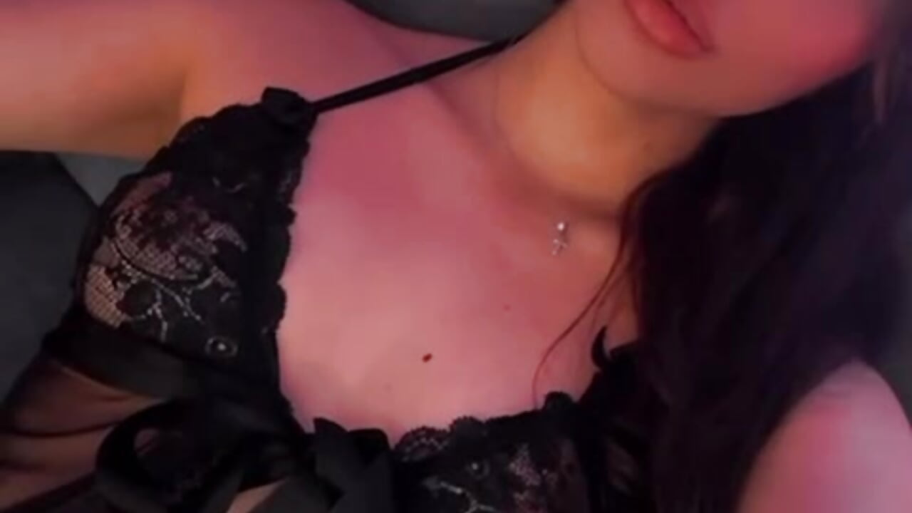 sweet temptation - video by AnniieCooper cam model