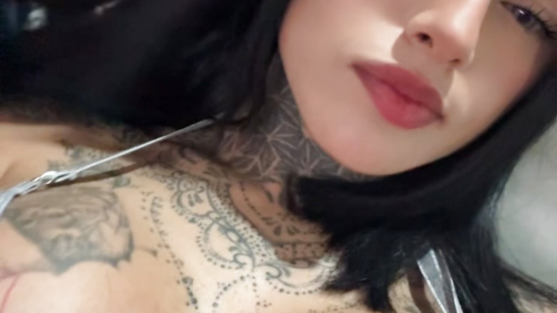 hello - video by extrella21 cam model