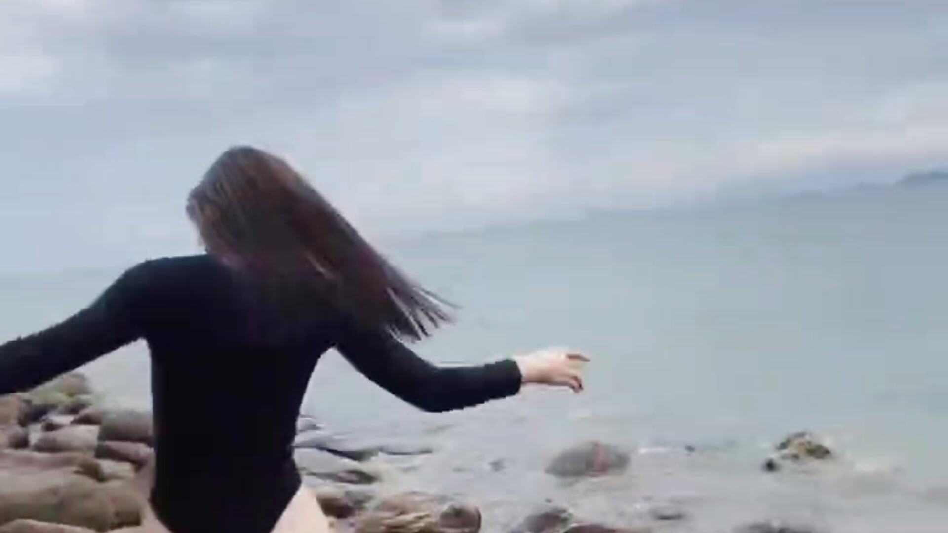 có anh nào đi biển cùng em - video by Thu_yaha cam model