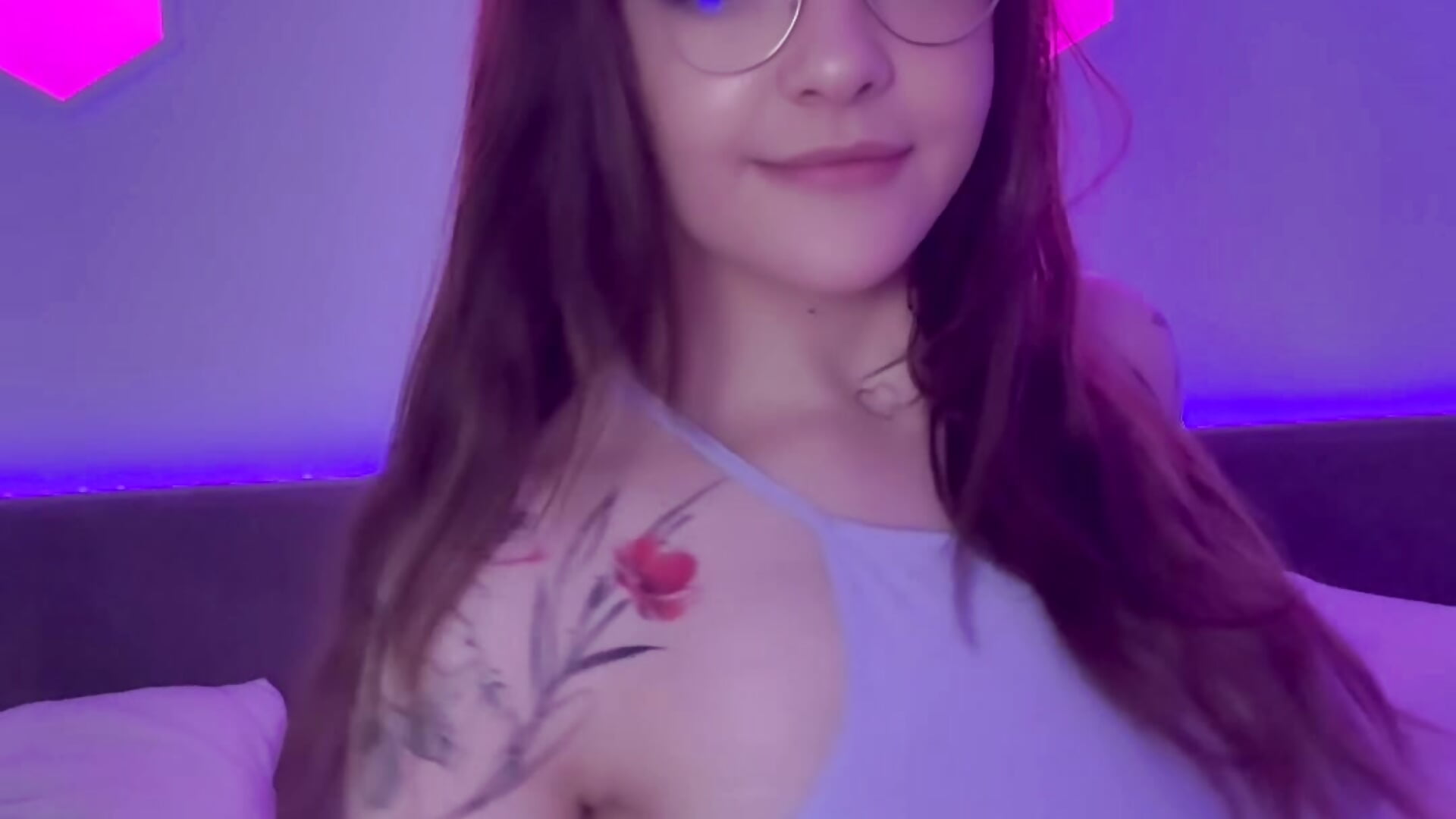 So which one? 🤓 - video by -Meowy- cam model