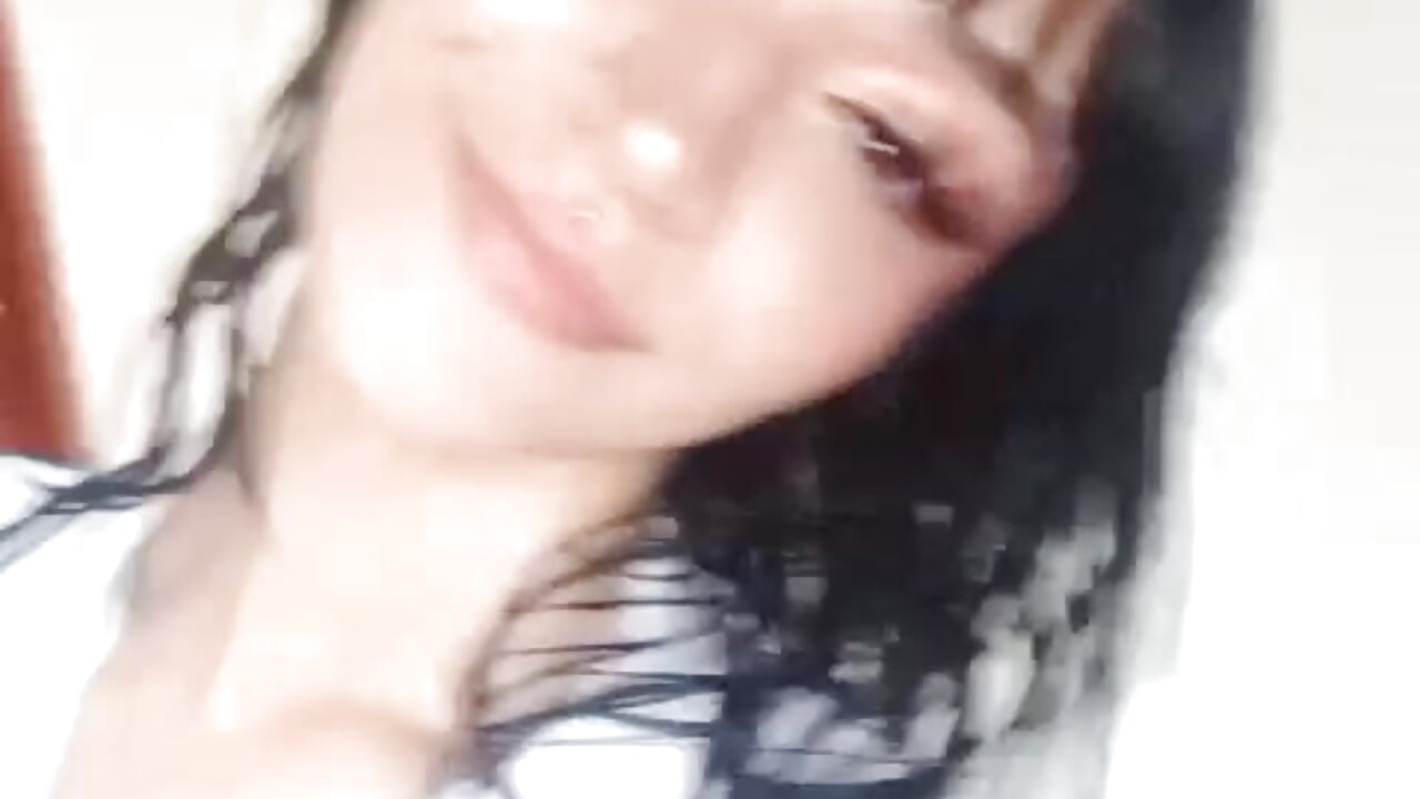 Try my skinny body 👅 - video by LindaWz_ cam model