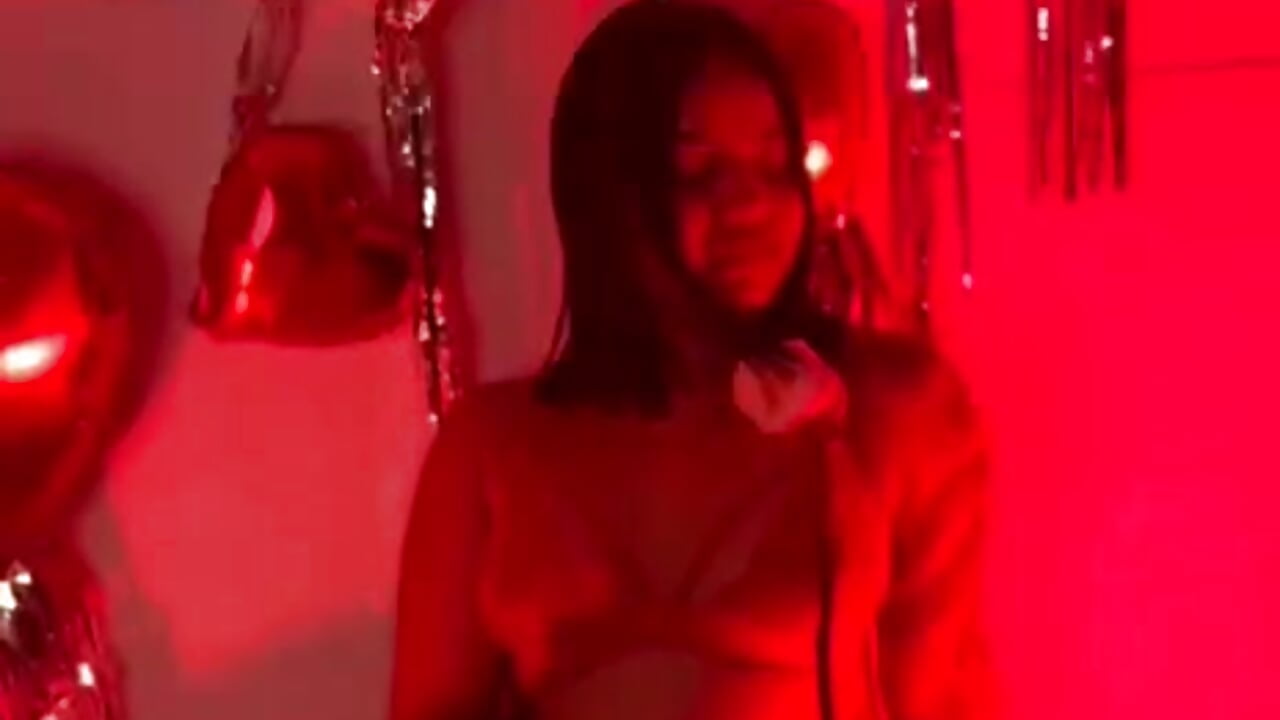 Valentine's Day - vidéo du modèle de showcams LiilithNova