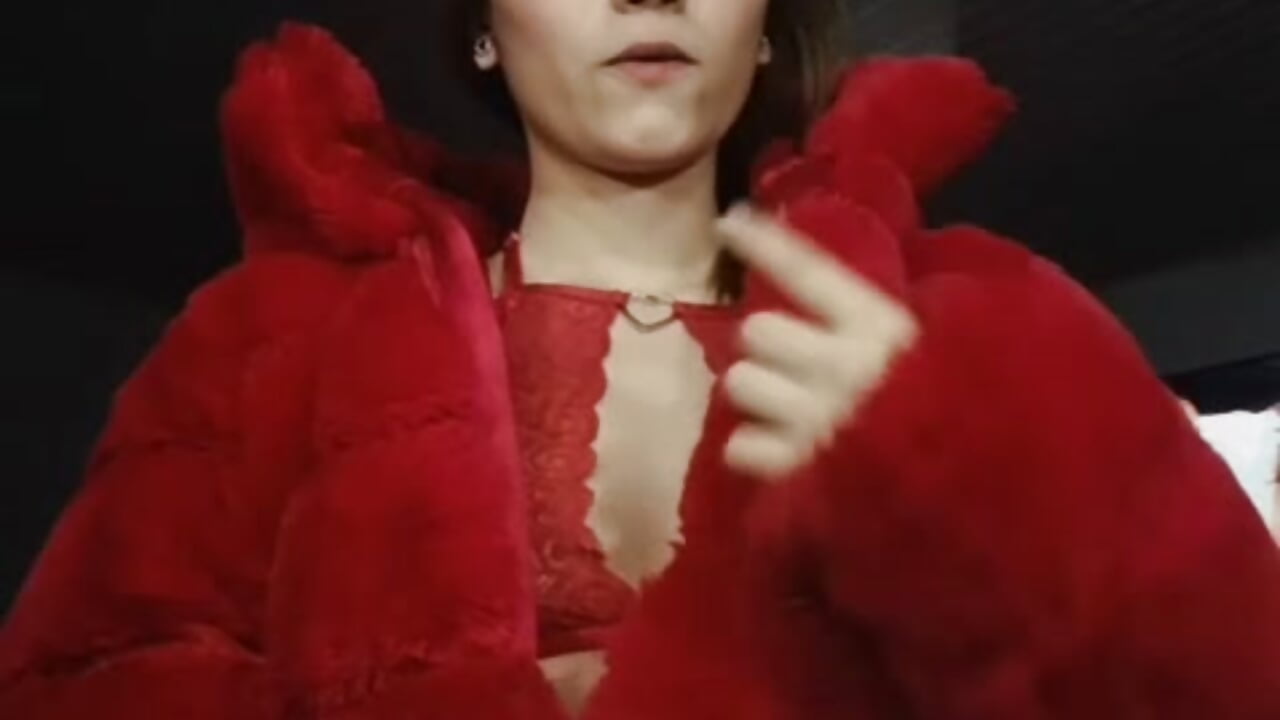 Beat it, beat it🥰 - video by CeelesteBonnett cam model