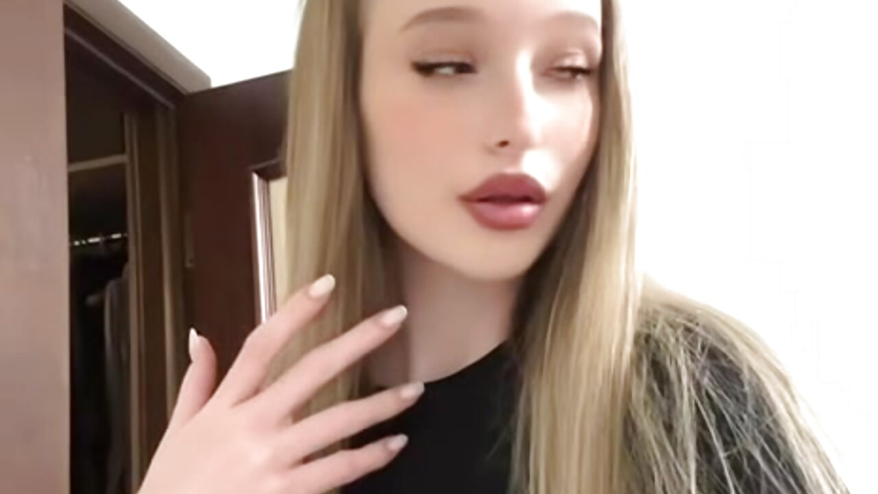 1130693048705249819 - video by MollyDollz cam model