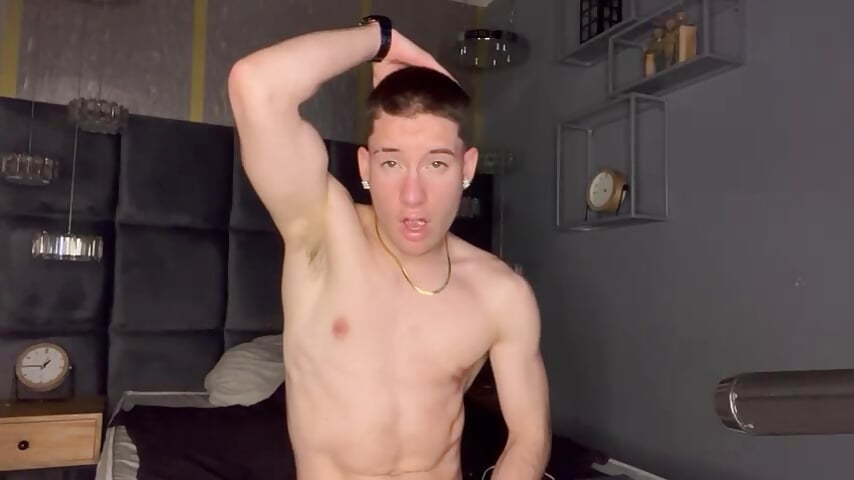 “Intense Stroke Session on the Chair” - video di HunterHeat_ modella di cam