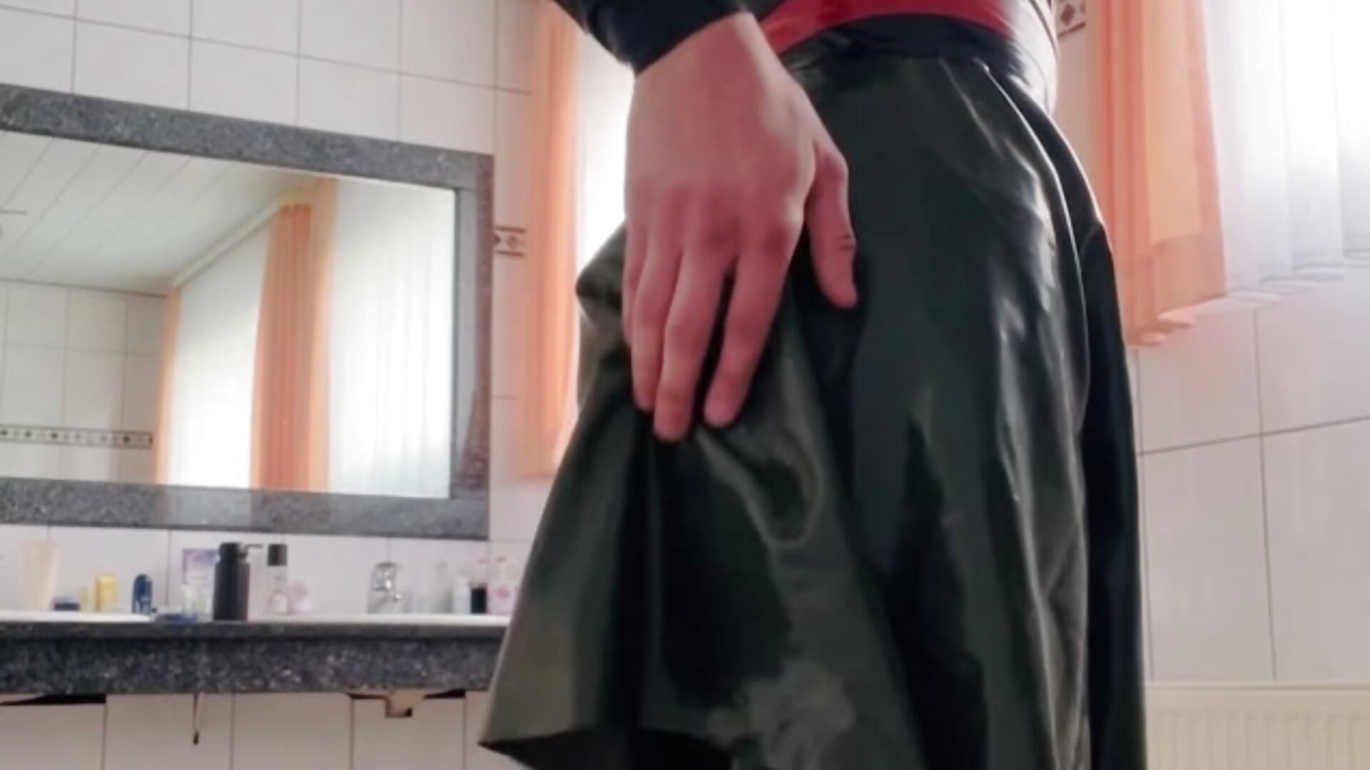 Ich in meinem Latex catsuit – video modela na kameri latexluisa