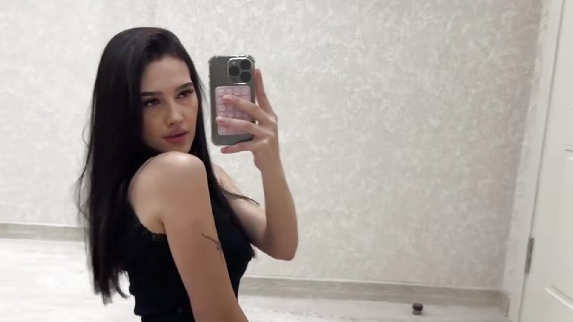 😈