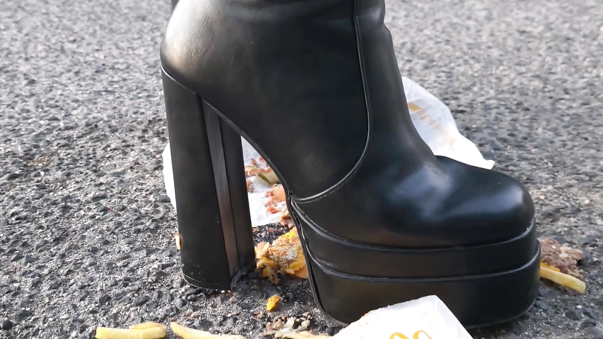 Hamburger Crushing & Making My Slave Lick it - video by CruelSiren cam model