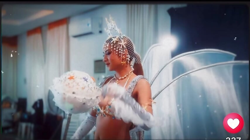 Your Queen of Ocean - vidéo du modèle de showcams OliviaTheGreatCummer