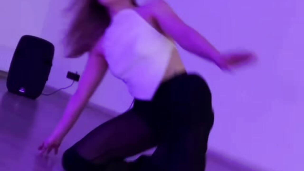 Dance with me - vídeo de la modelo de cam AlisaMyers