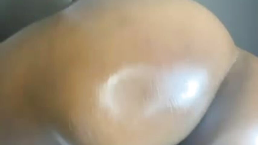 Full body oil and dildo tease 😈 - video by Moonzy77 cam model