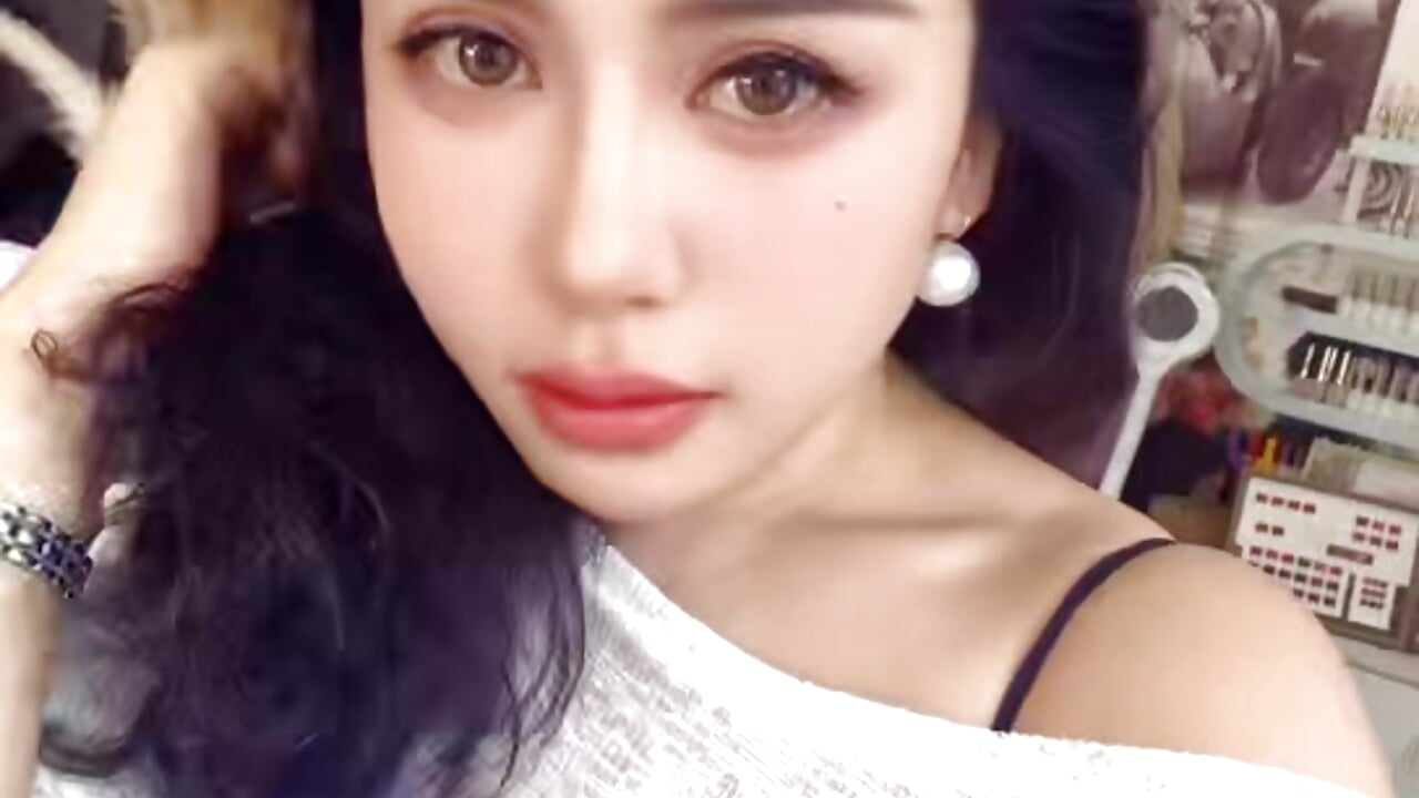 Happy and fearless - video by Susu-Asia cam model