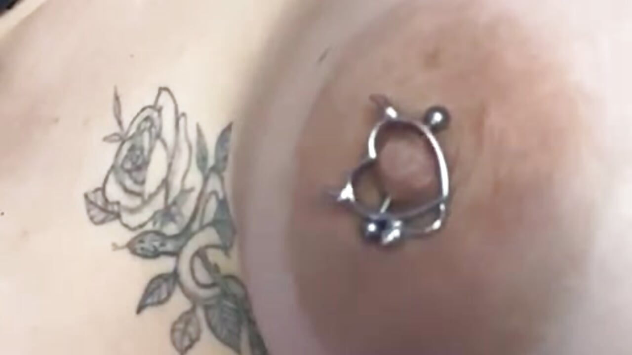 A little view of my Piercings Boobs😘