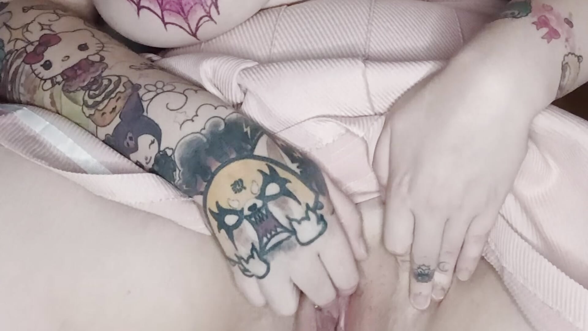 Masturbation en jupe 🌸