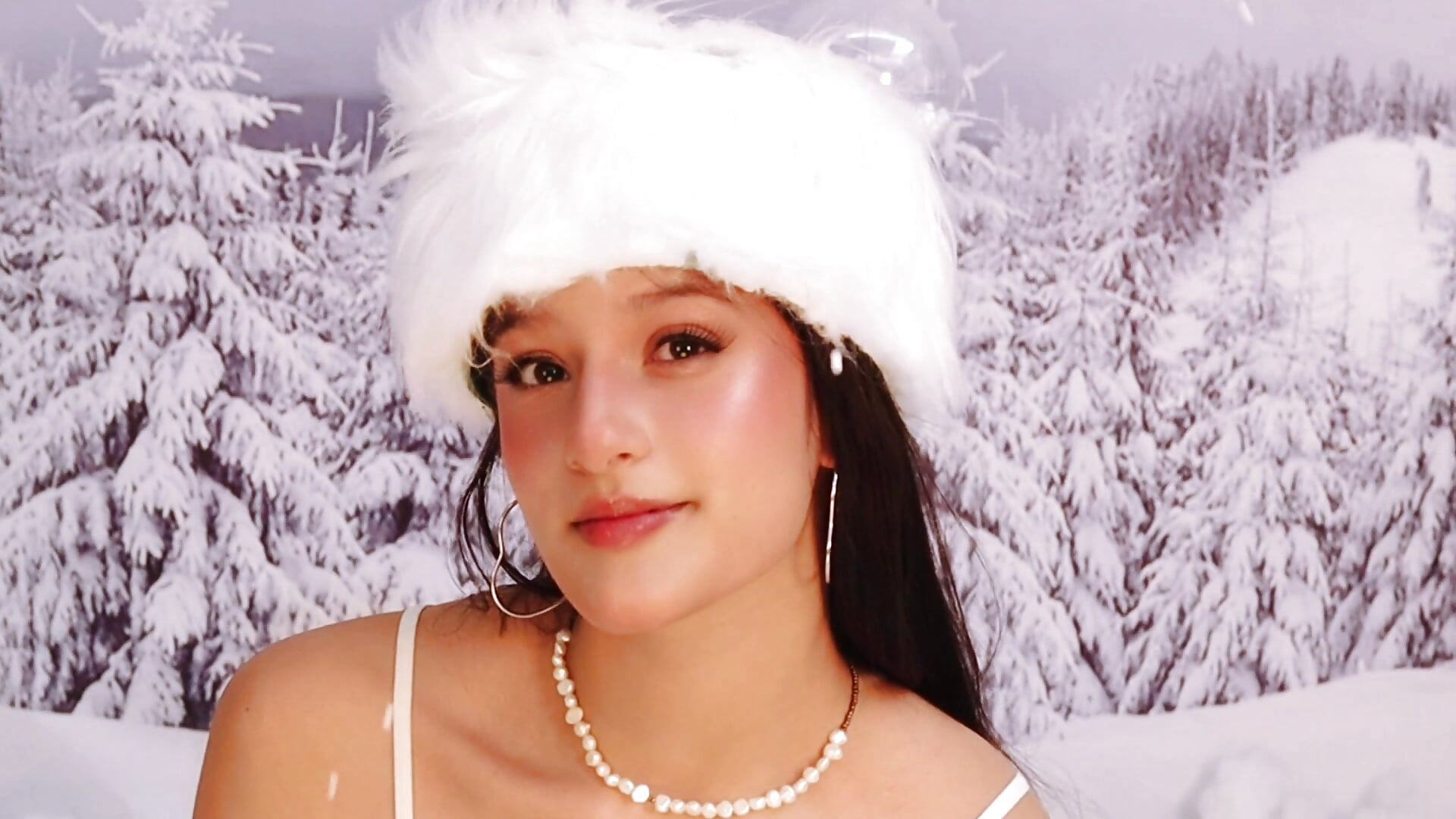 Christmas is here, filling everything with light.🤍🌲✨ - video by Stefany_gonzales_ cam model