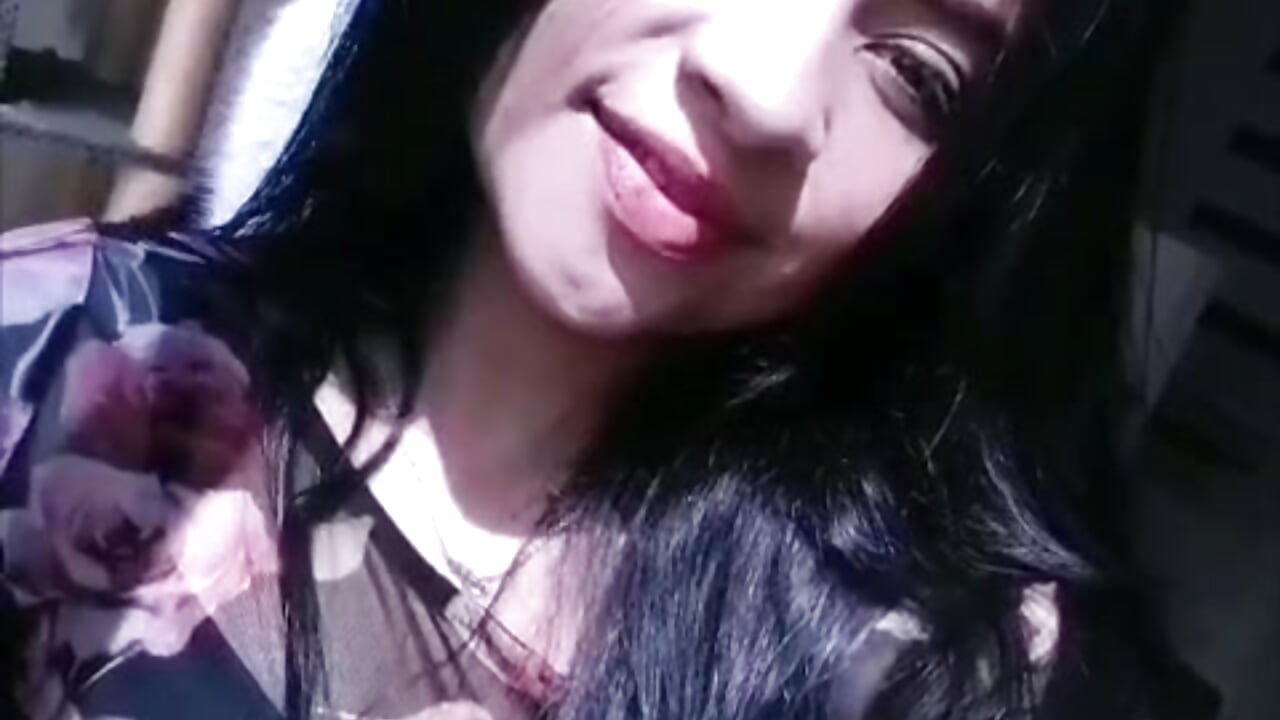 1000112349 - vidéo du modèle de showcams ValerieLove_