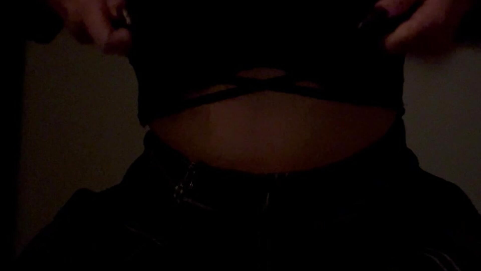 Noch bin ich angezogen ;) - Video von MartinaRouge Cam-Model