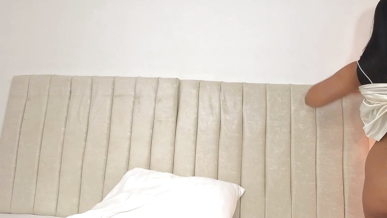 SEXY GIRL DRESS WHITE - video by Paulaboterom cam model