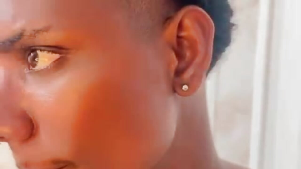 Piercing♥ - video by Amare_25 cam model